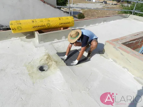 Impermeabilización de cubierta con lámina de EPDM. Refuerzo sumidero